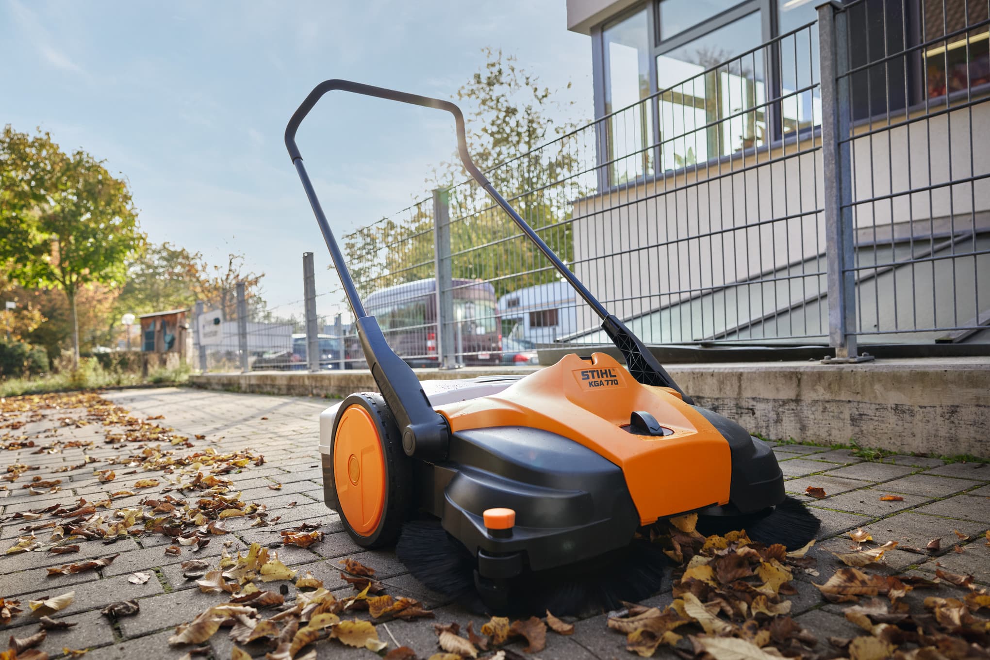 Аккумуляторная подметальная машина STIHL KGA 770 — превью 7