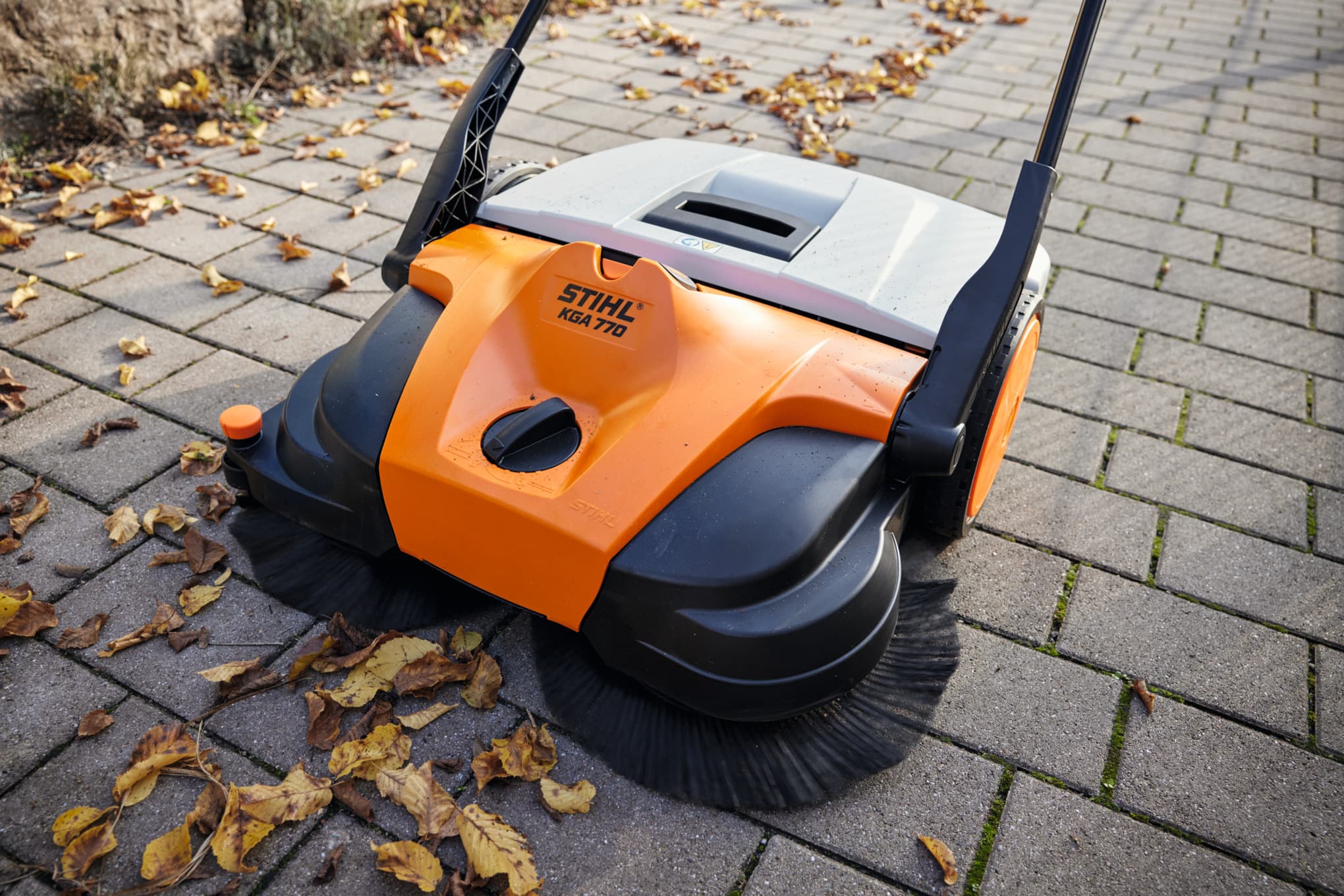 Аккумуляторная подметальная машина STIHL KGA 770 — превью 6