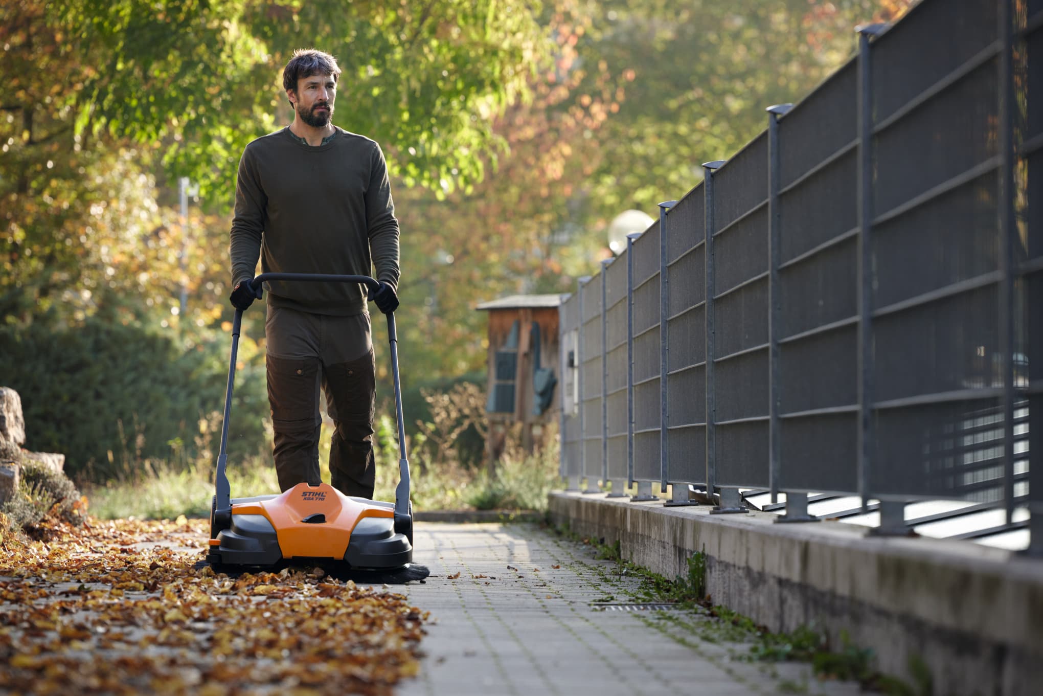 Аккумуляторная подметальная машина STIHL KGA 770 — превью 8