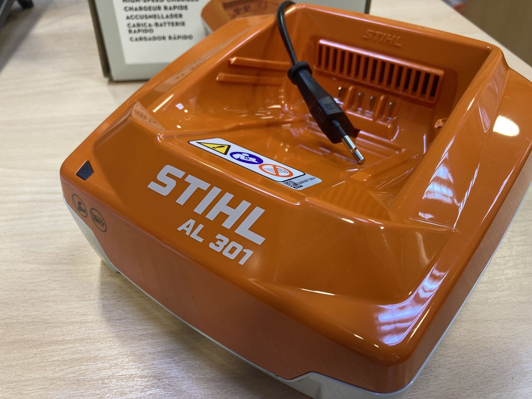 Зарядное устройство AL 301 STIHL — превью 3